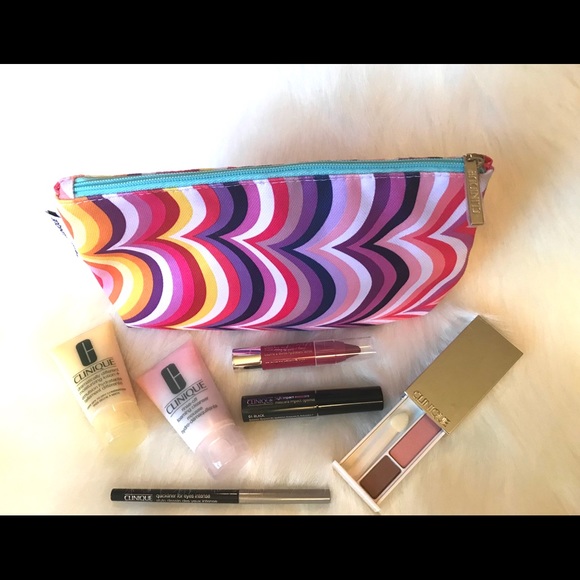 Clinique Cosmetic Bundle - Picture 3 of 4